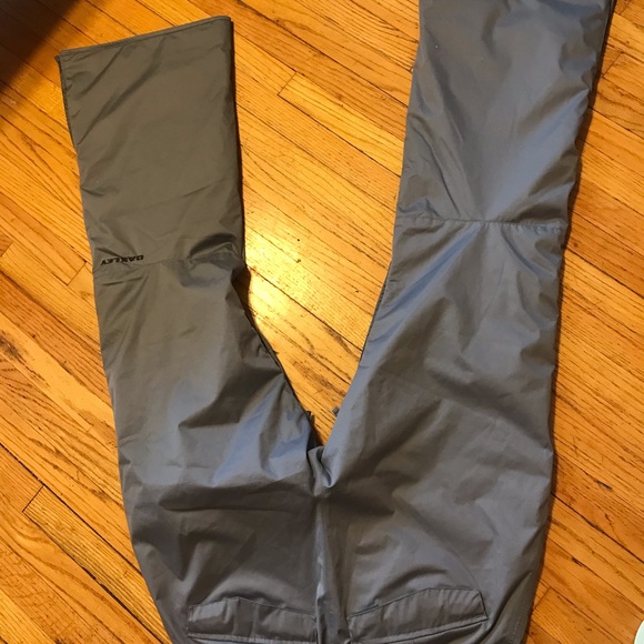 Oakley ski or snowboarding pants size L - Picture 3 of 5